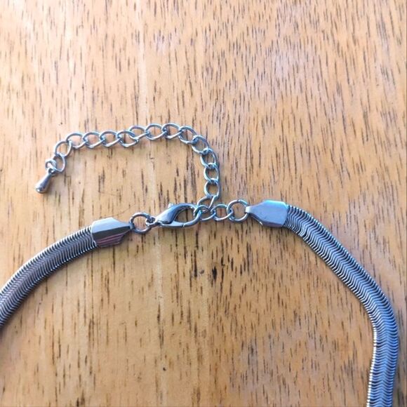 $5 Item! Chunky Silvertone Marble Costume Necklace - Picture 2 of 10